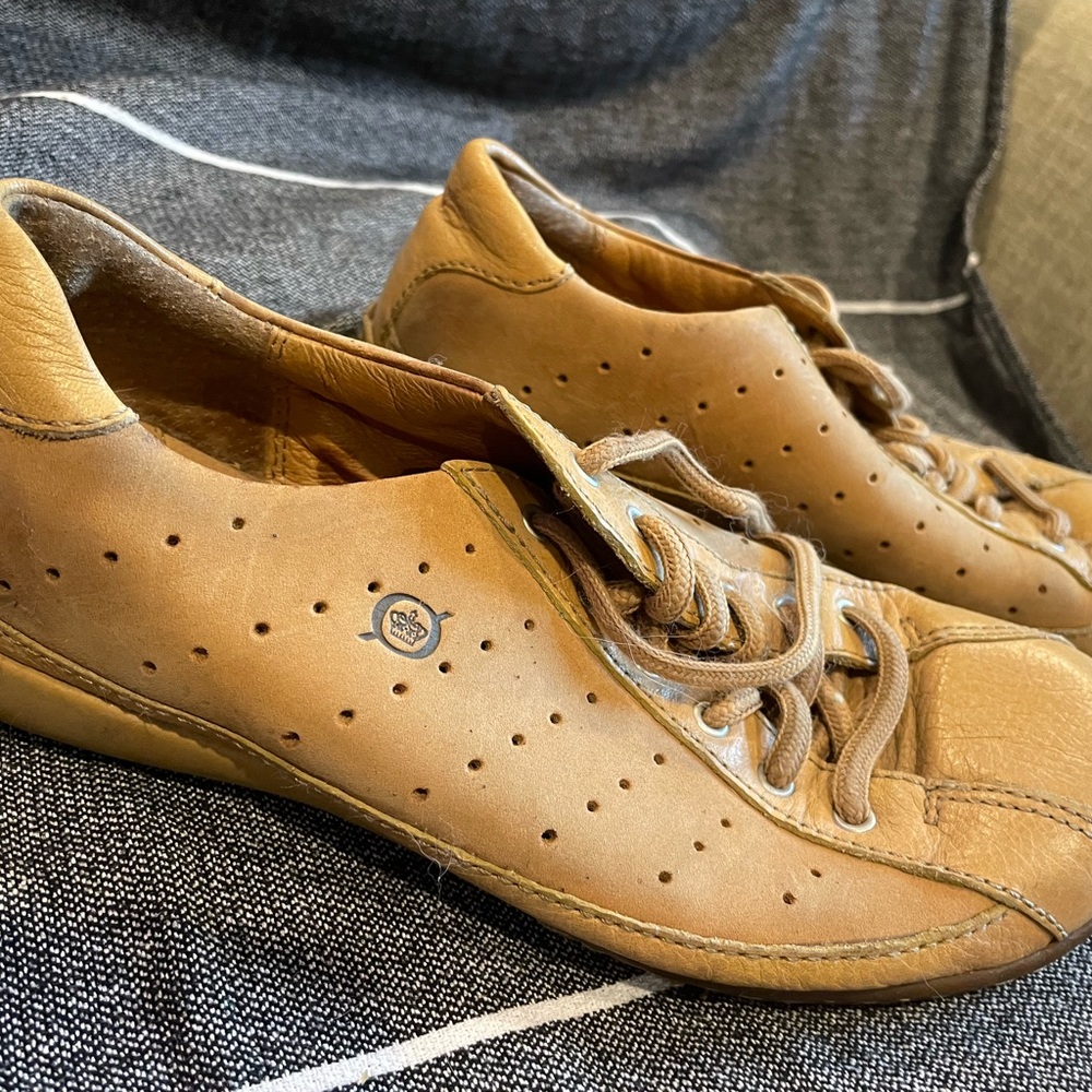 Born tan shoes
